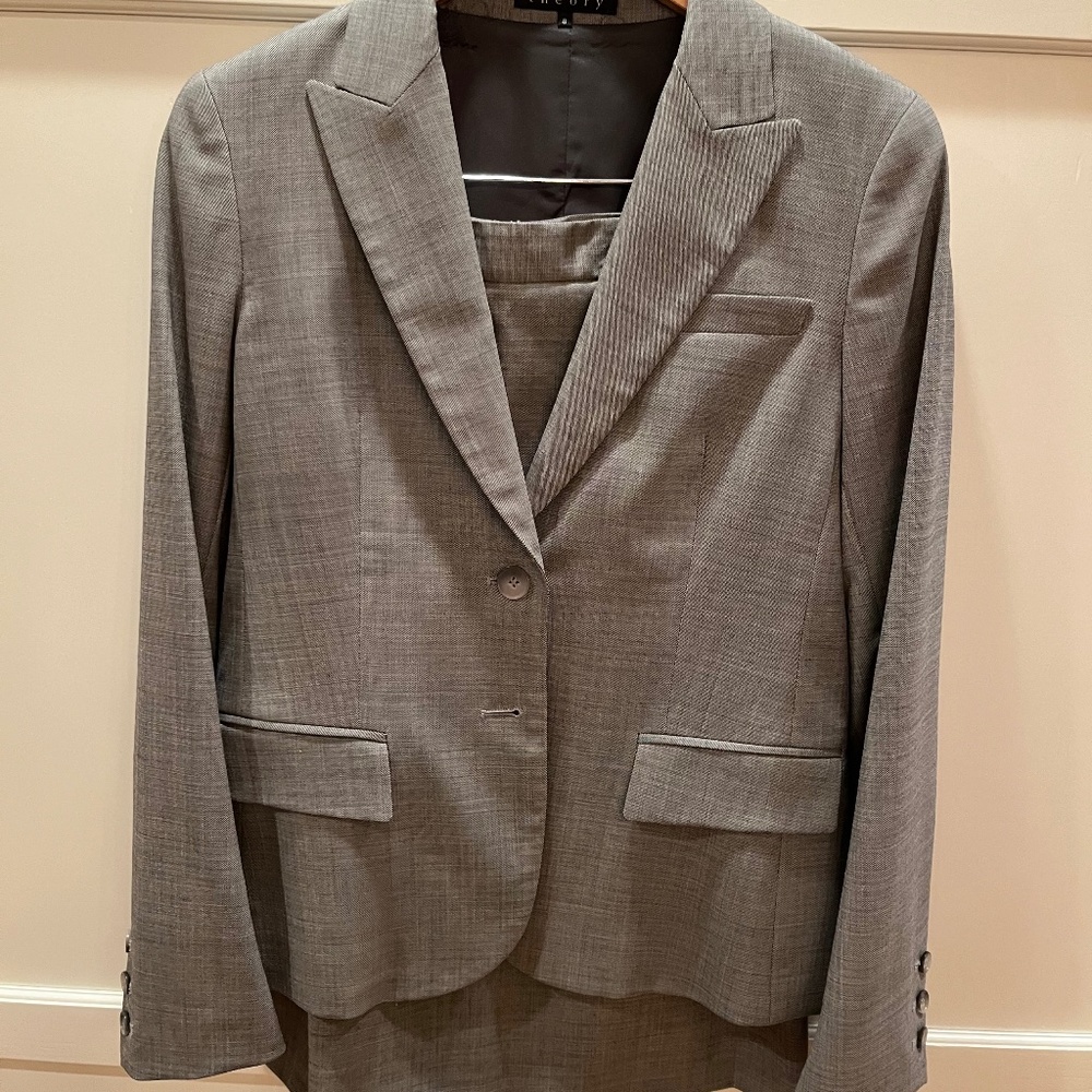 THEORY GREY BUSINESS SUIT SIZE 6